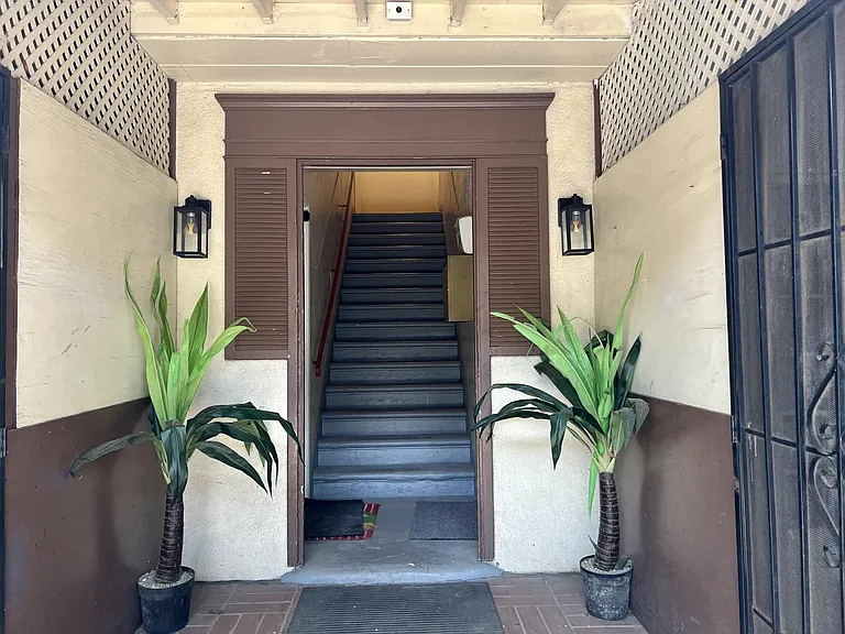 6061 Cahuenga Blvd #4 — Photo 3