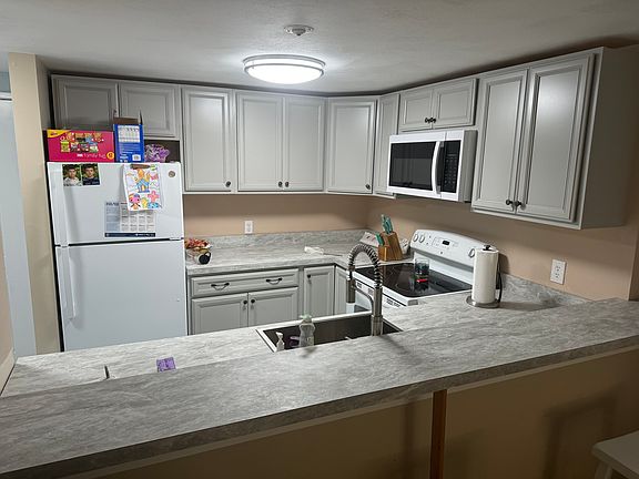 2nd image of 201 Woodlawn Ave