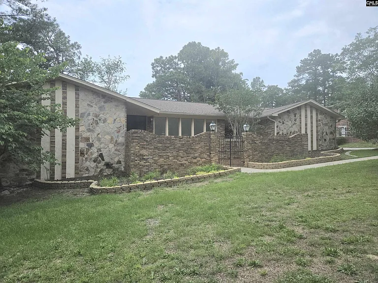 77 Northlake Rd — Photo 1