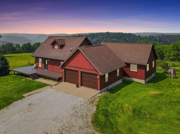 658 Sojourn Ln, Harpers Ferry, IA 52146