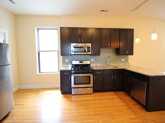 2nd image of 4053 N Leavitt St APT 3S