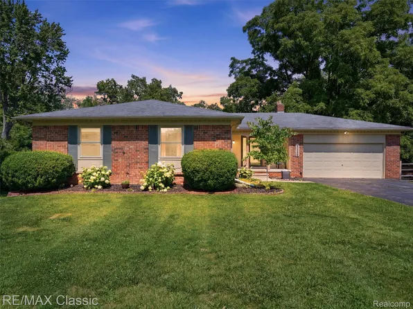 17236 Carol St, Livonia, MI 48152