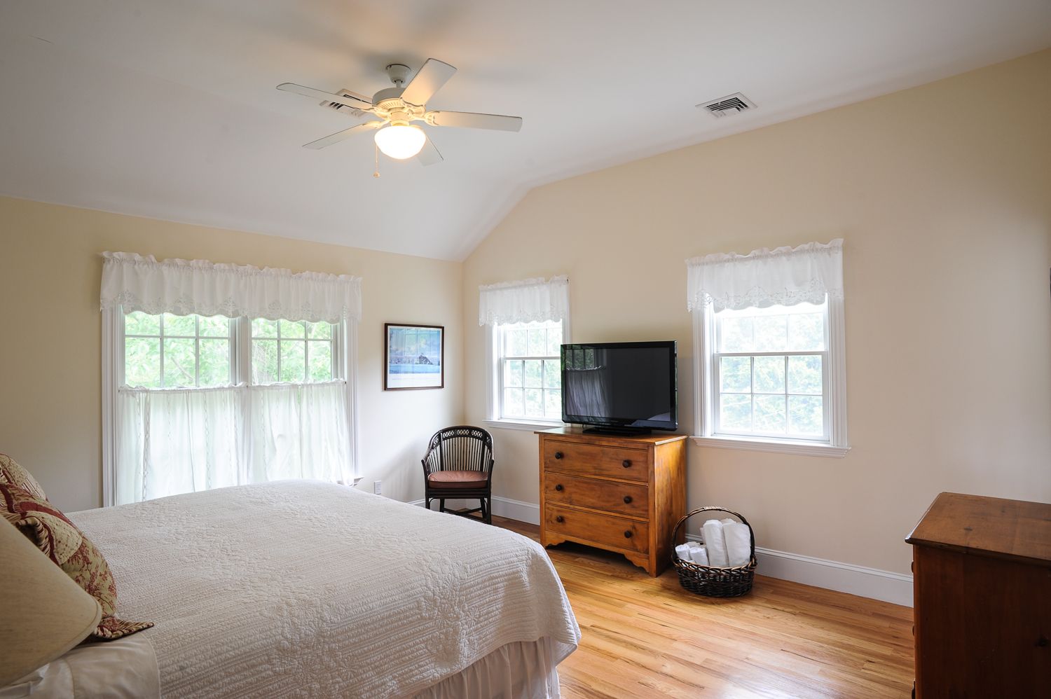  Spacious master suite with king bed, vaulted ceiling, flat screen, and gorgeous private bathroom