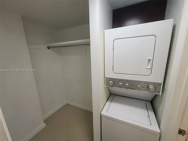 220 Collins Ave #3B — Photo 5