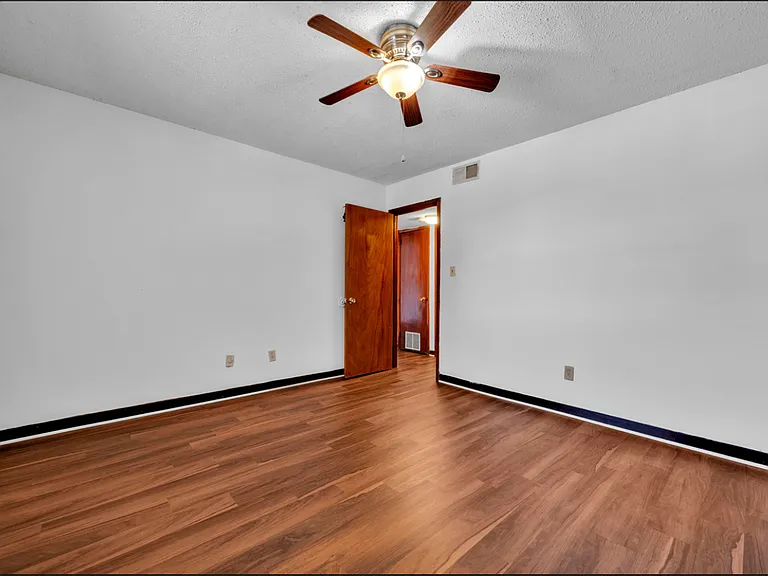 313 Beta St — Photo 14
