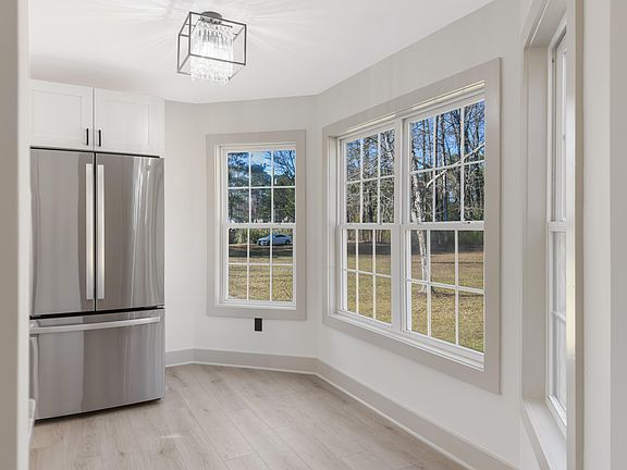 5th image of 228 Dons Ln