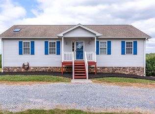 1147 Hickory Cove Ln, Moneta, VA 24121
