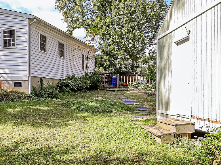 8113 Carlyle Pl — Photo 40