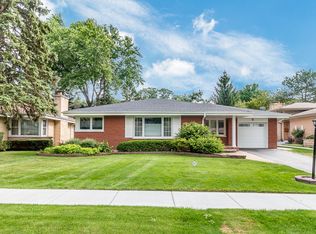 5 W Hiawatha Trl, Mount Prospect, IL 60056