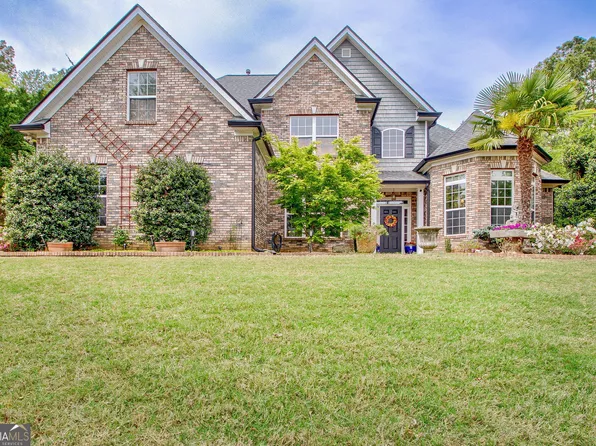 374 Persimmon Dr, Sharpsburg, GA 30277