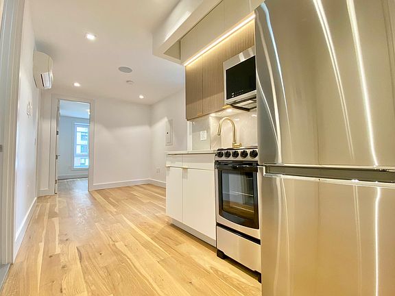 4th image of 223 E 96th St #5A