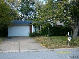 54 Roland Ln, Saint Peters, MO 63376