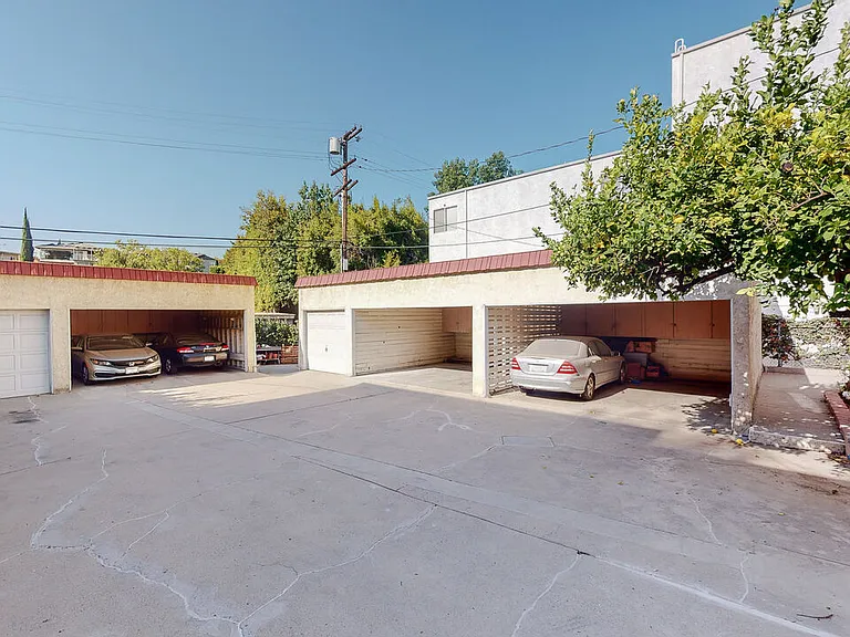 3368 Rowena Ave — Photo 25