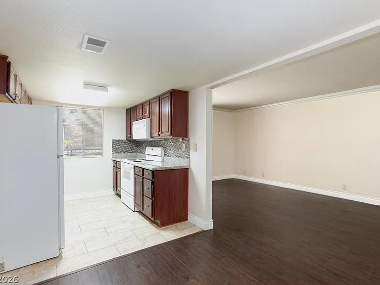 5081 River Glen Dr #127 — Photo 10