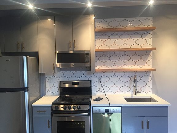 4th image of 429 Throop Ave #1