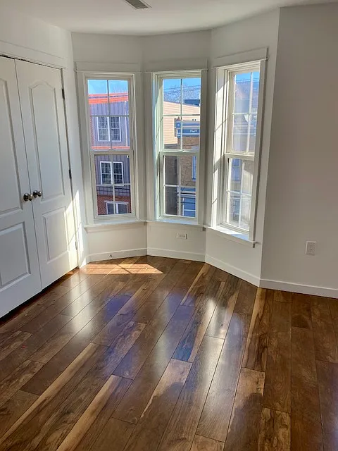 2 bed, 1000 sqft, $1,800 — Photo 2