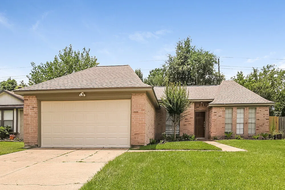3 bed, 2.0 bath, 1499 sqft, $1,845 — Photo 1