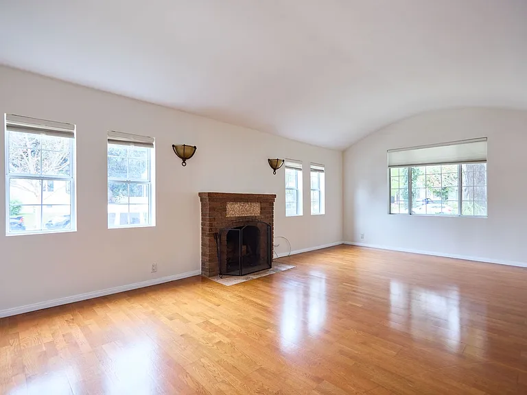 Edenhurst Ave. 3730 -Rentals — Photo 11
