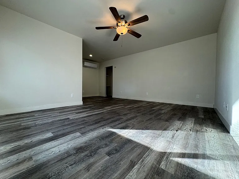 4553 Texas St — Photo 27