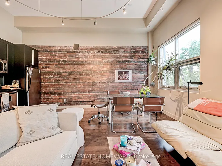 1842 Queen St E #205 — Photo 6