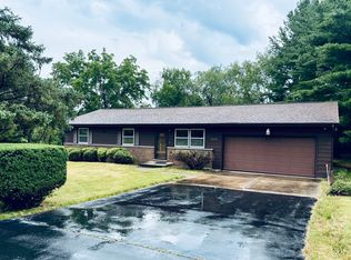 5872 S Beebe Dr, Rochelle, IL 61068