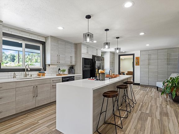 4th image of 435 W 20th Ave