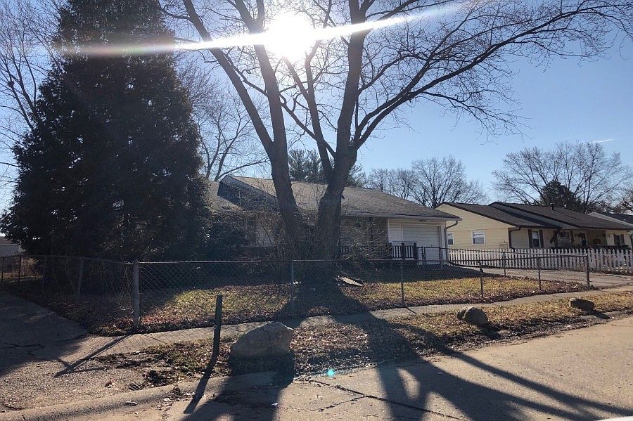 2nd image of 221 Greenlee Dr