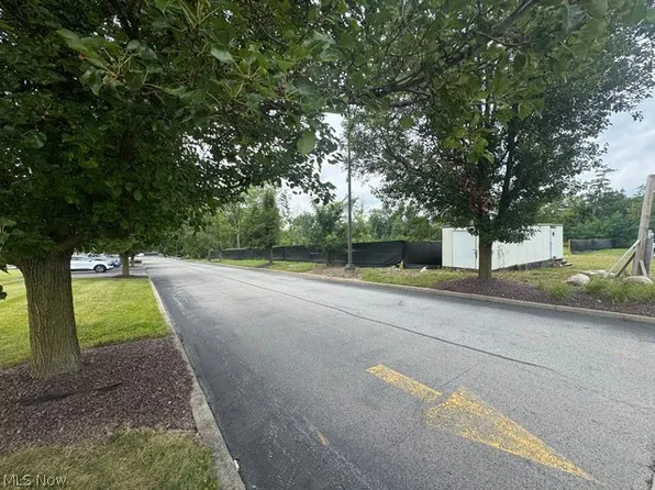 10 Victoria Rd, Youngstown, OH 44515