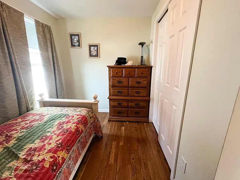 754 E Broadway — Photo 11