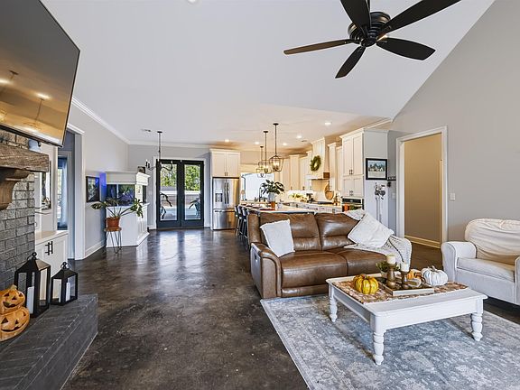 2nd image of 401 Pelican Grove Dr