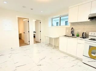 7746 14th Ave #1A, Burnaby, BC V3N 2A9