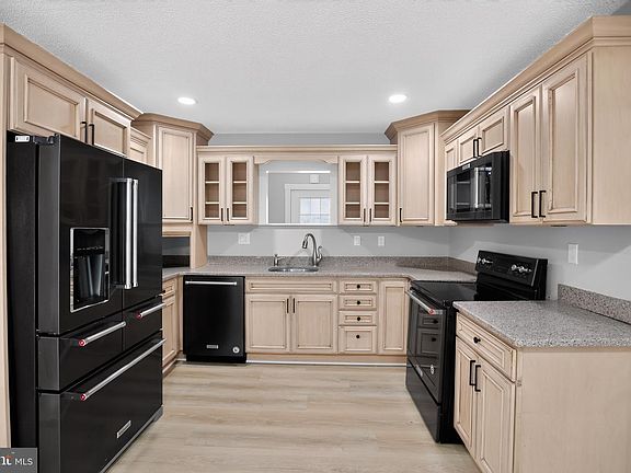 5th image of 13121 Overbrook Ln