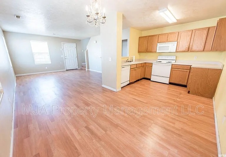 2037 N 2125 W — Photo 11