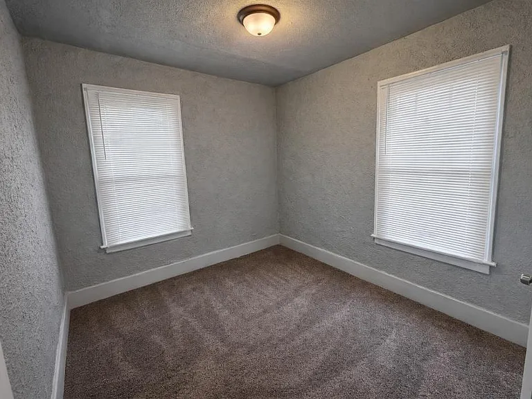 2530 Fullerton Ave — Photo 9