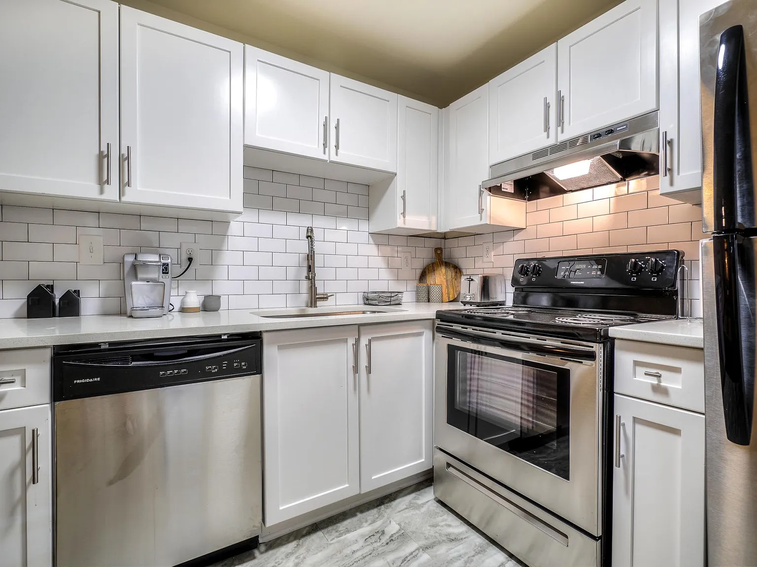 2 bed, 800 sqft, $1,700 — Photo 1