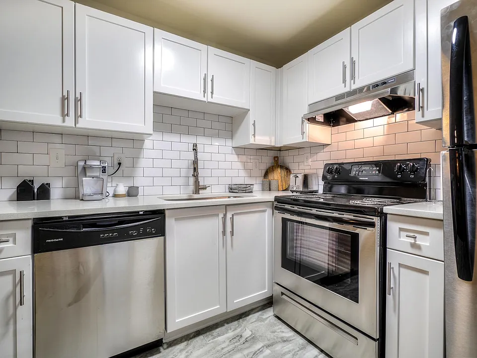 1095 Alta Ave NE #3