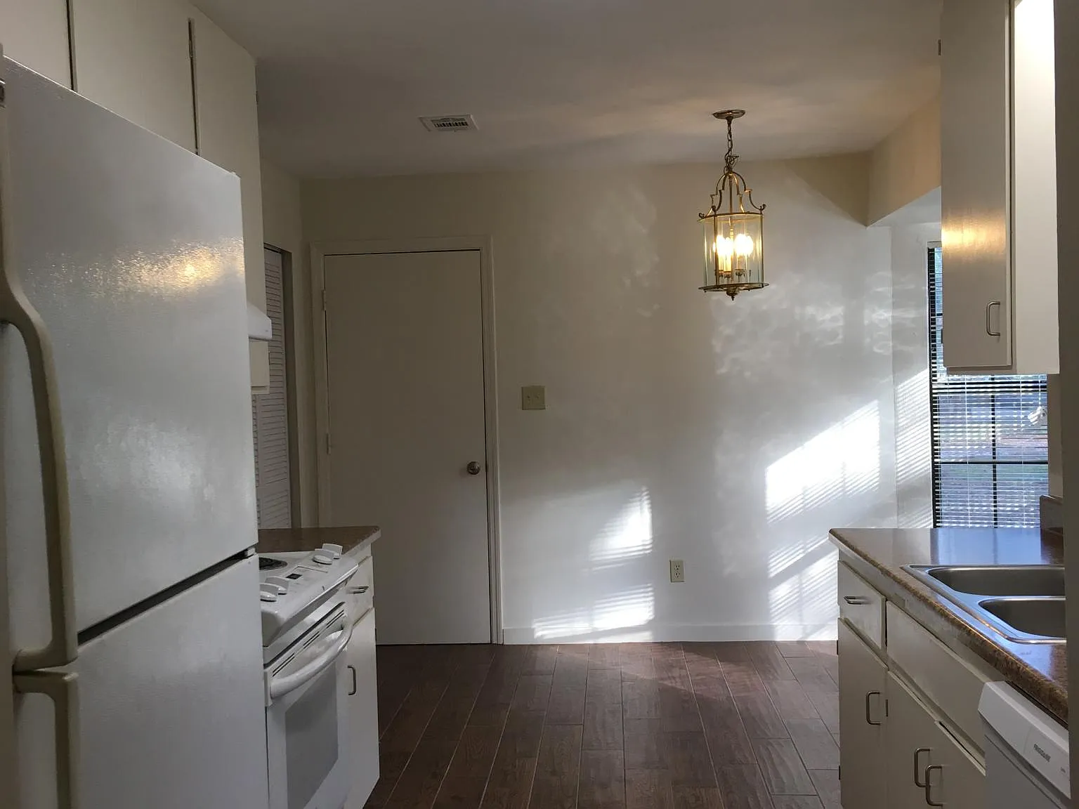 3 bed, 1160 sqft, $1,600 — Photo 3