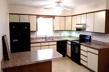 2nd image of 601 Dartmoor Dr