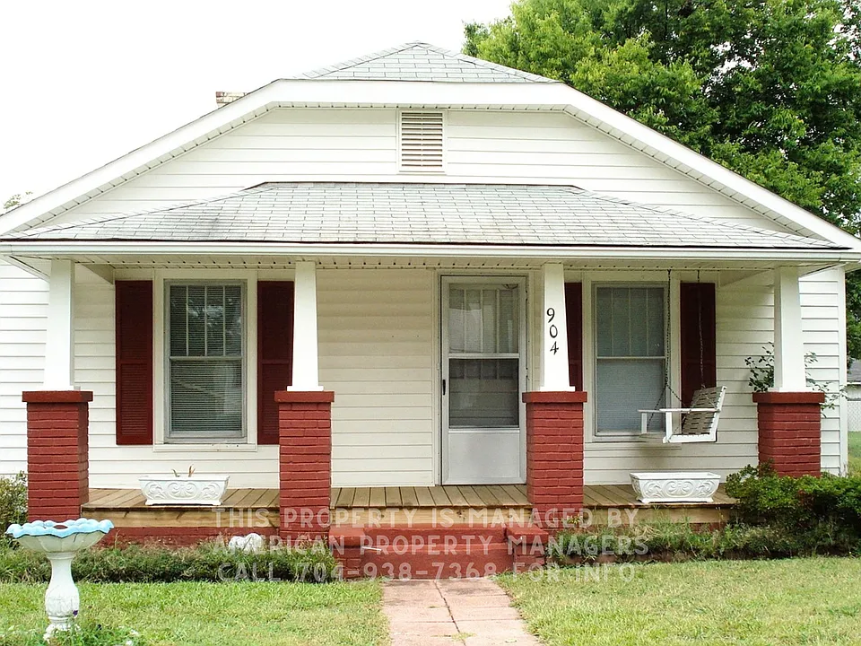 904 Cadillac St