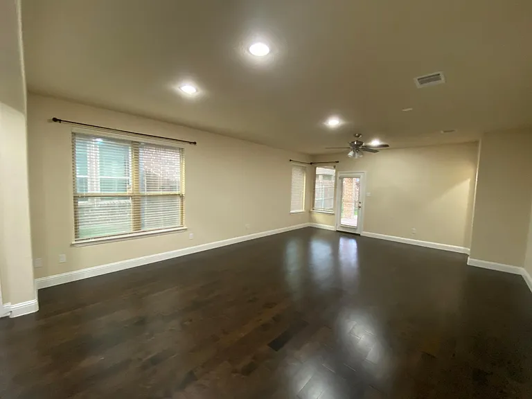 15517 Pioneer Bluff Trl — Photo 8