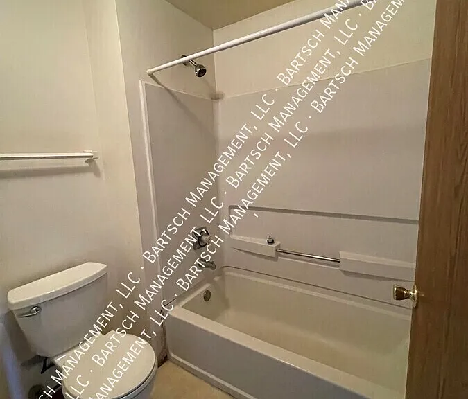 W182S8443 Racine Ave — Photo 4