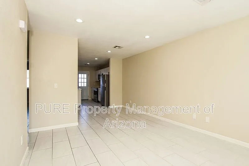 2 bed, 1.0 bath, 800 sqft, $1,275 — Photo 4