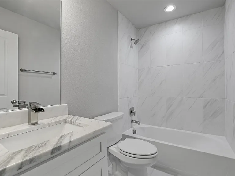 2327 Harding St — Photo 6
