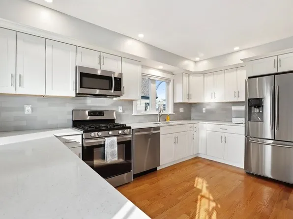 28 2nd St #1, Medford, MA 02155