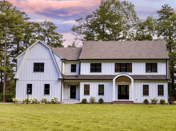 110 N Shore Dr, Stow, MA 01775