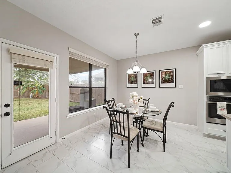 714 Coggins Point Way — Photo 11