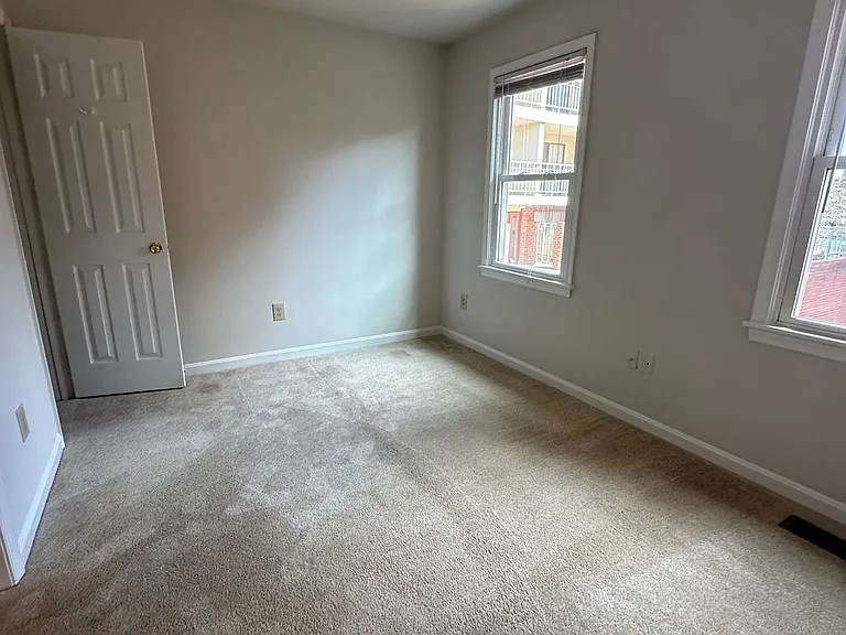 529 Colecroft Ct — Photo 13