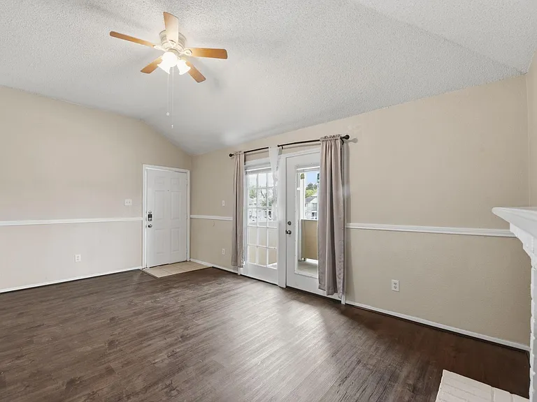 1310 Brenda Ln #C — Photo 7