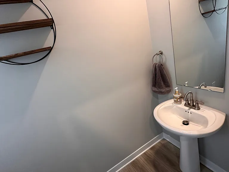 721 Scarsdale Ln — Photo 6