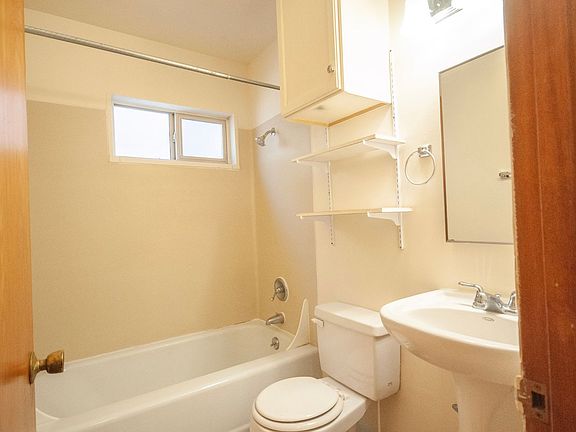 5th image of 5043 15th Ave NE APT 5